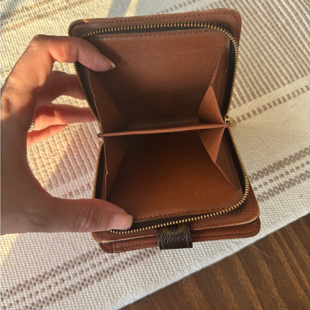 Louis Vuitton Two Way Snap and Zip Monogram Wallet - Picture 5 of 8